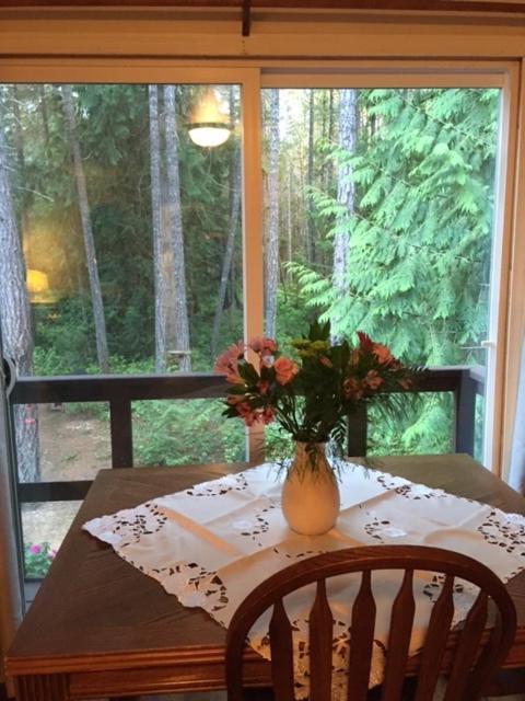 Cedar Song B&B Parksville Dış mekan fotoğraf