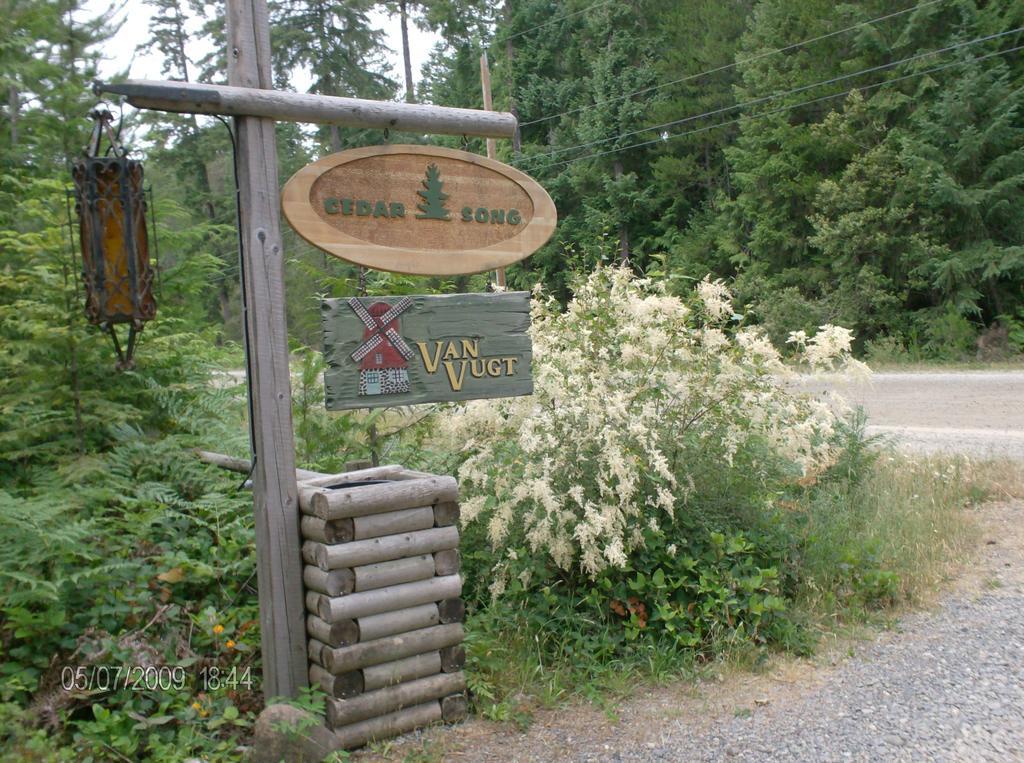 Cedar Song B&B Parksville Oda fotoğraf