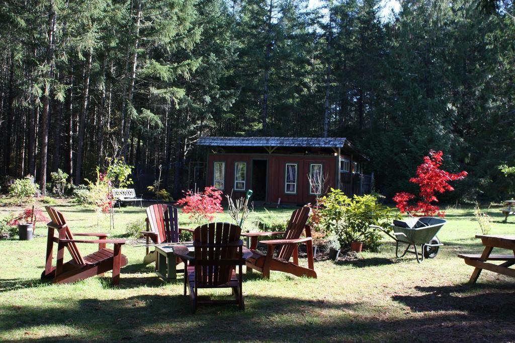 Cedar Song B&B Parksville Oda fotoğraf